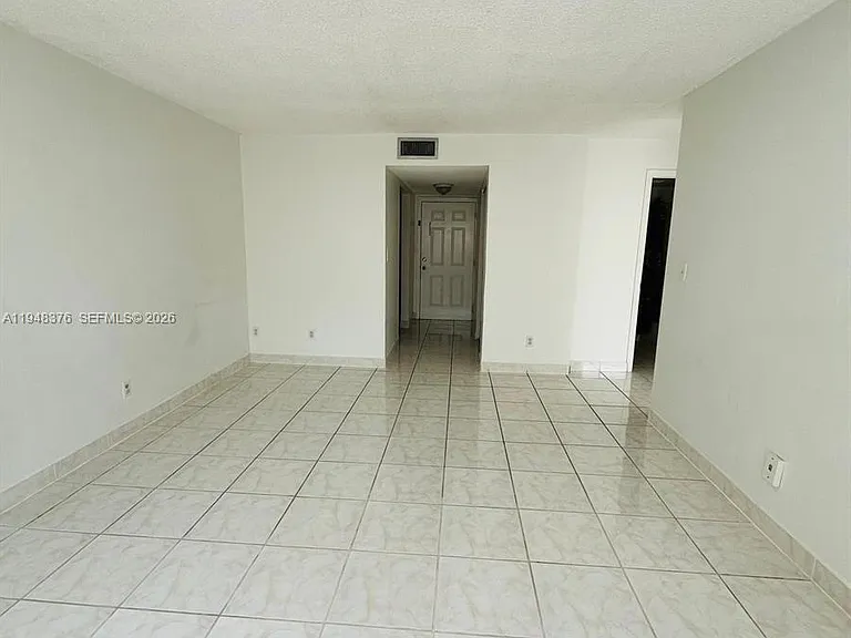 724 NE 4th St #5 — Photo 5