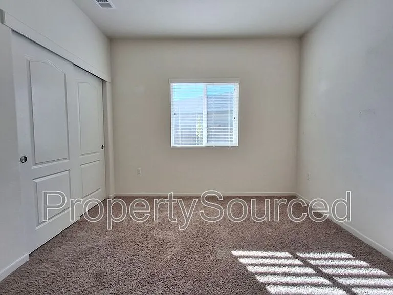 2687 Taft Ave — Photo 14