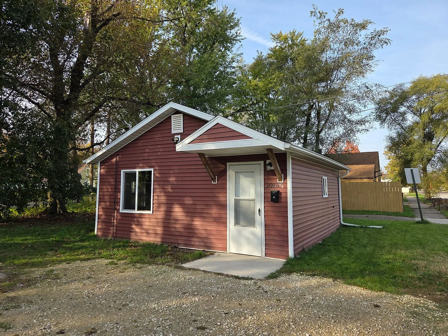 1 bed, 1.0 bath, 500 sqft, $900 — Photo 1