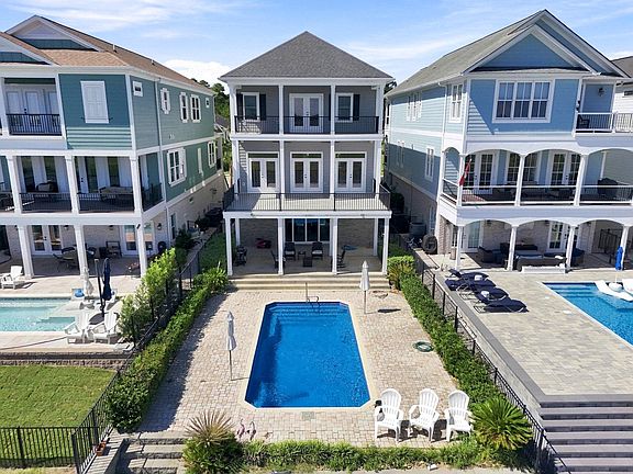 3rd image of 369 Saint Julian Ln.