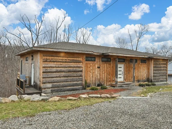 22 Woodbury St, Gloucester, MA 01930