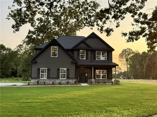 2 McLendon Rd, Fort Mitchell, AL 36856