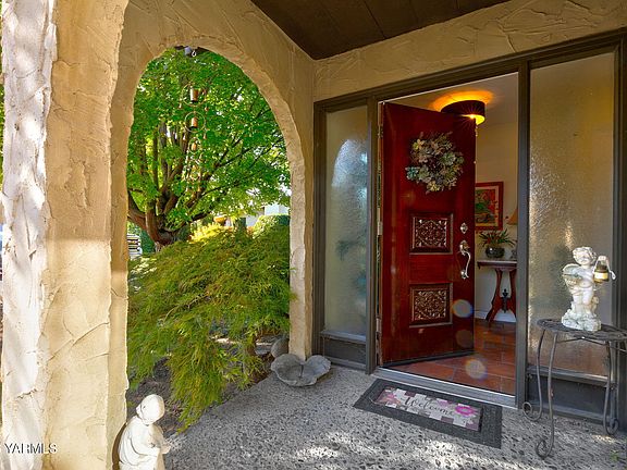 3rd image of 19 Crest Cir #19