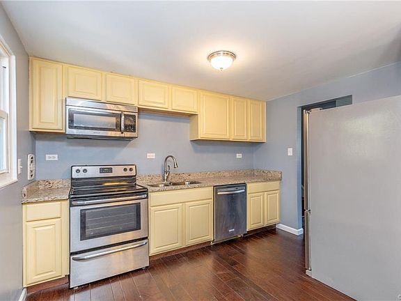 3rd image of 9704 Laurel Pine Dr