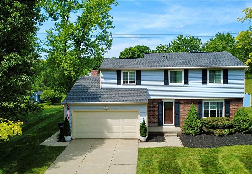 1st image of 975 Deepwood Dr