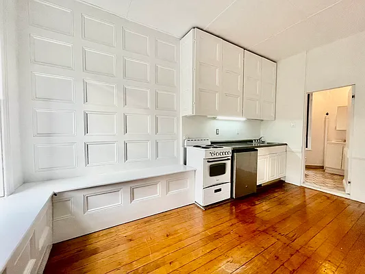 Rented by HOLTON REAL ESTATE INC. | media 11