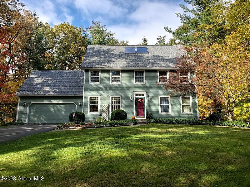 3rd image of 11 Pond Hollow Road