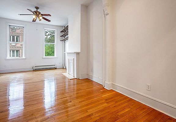 3rd image of 279 Driggs Ave #2L