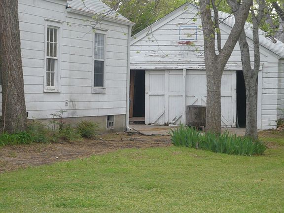2nd image of 315 Marietta St