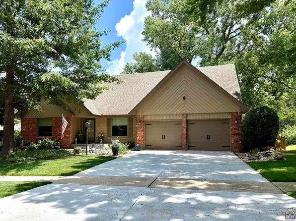 5712 SW Woodbridge Dr, Topeka, KS 66606