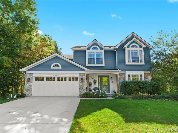 4862 Greenview Dr, Commerce Township, MI 48382