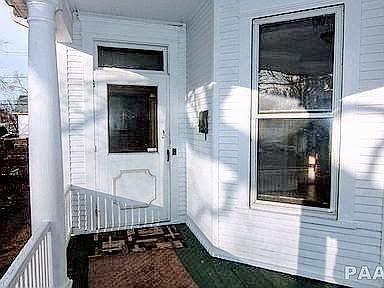 4th image of 1605 W Barker Ave