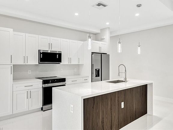 5th image of 833 Da Vinci AVE S