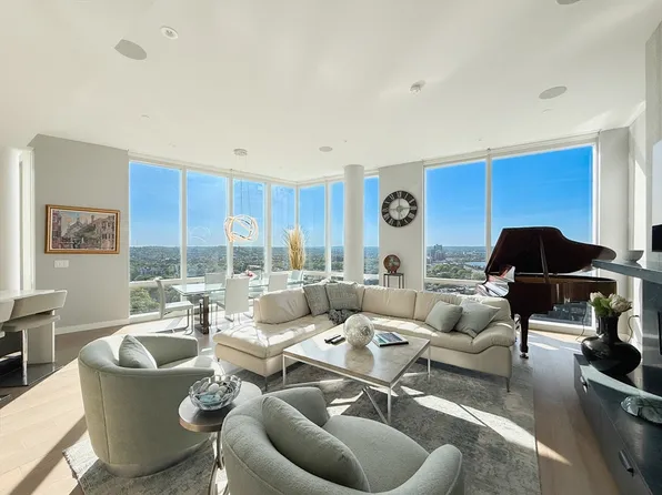 188 Brookline Ave #Penthouse 28c, Boston, MA 02215