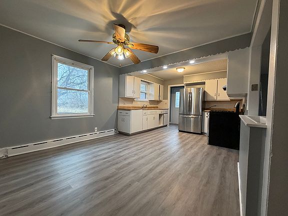 4th image of 3924 Sunset Ave