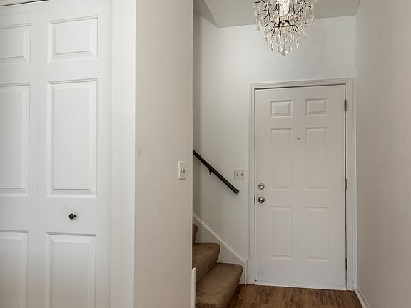 3rd image of 4568 Hilltop Dr