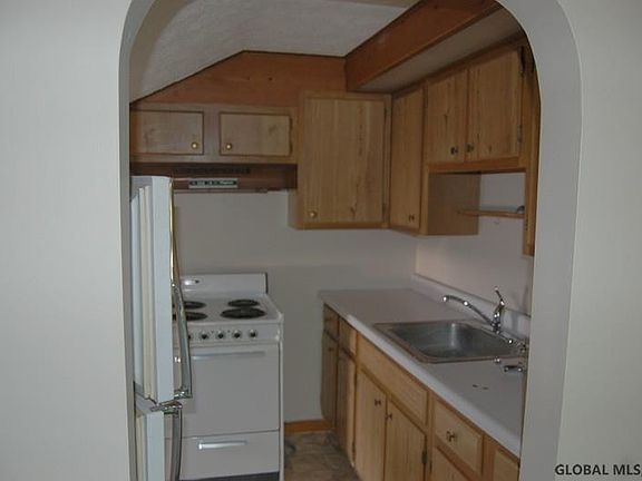 5th image of 19 WASHINGTON Street
