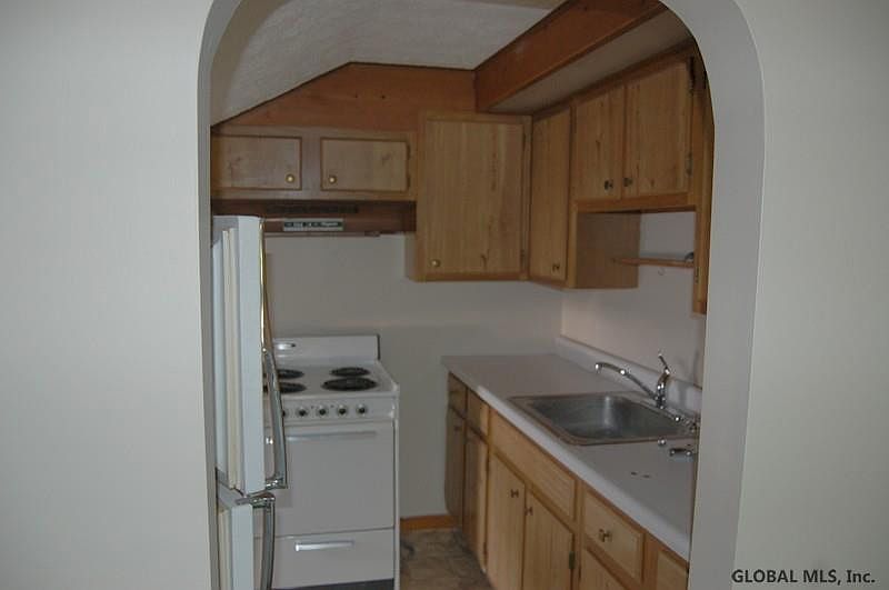 5th image of 19 WASHINGTON Street