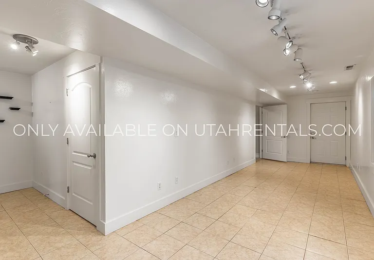 1595 S 50 W — Photo 22