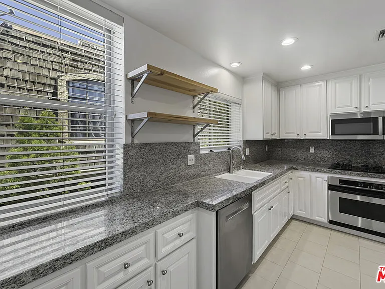 1820 Benecia Ave #402 — Photo 43