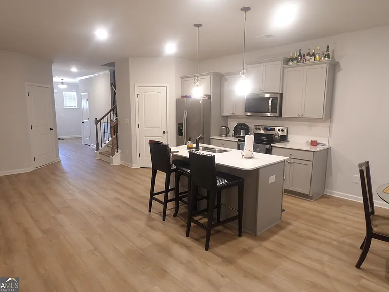 175 Tulip Dr — Photo 6