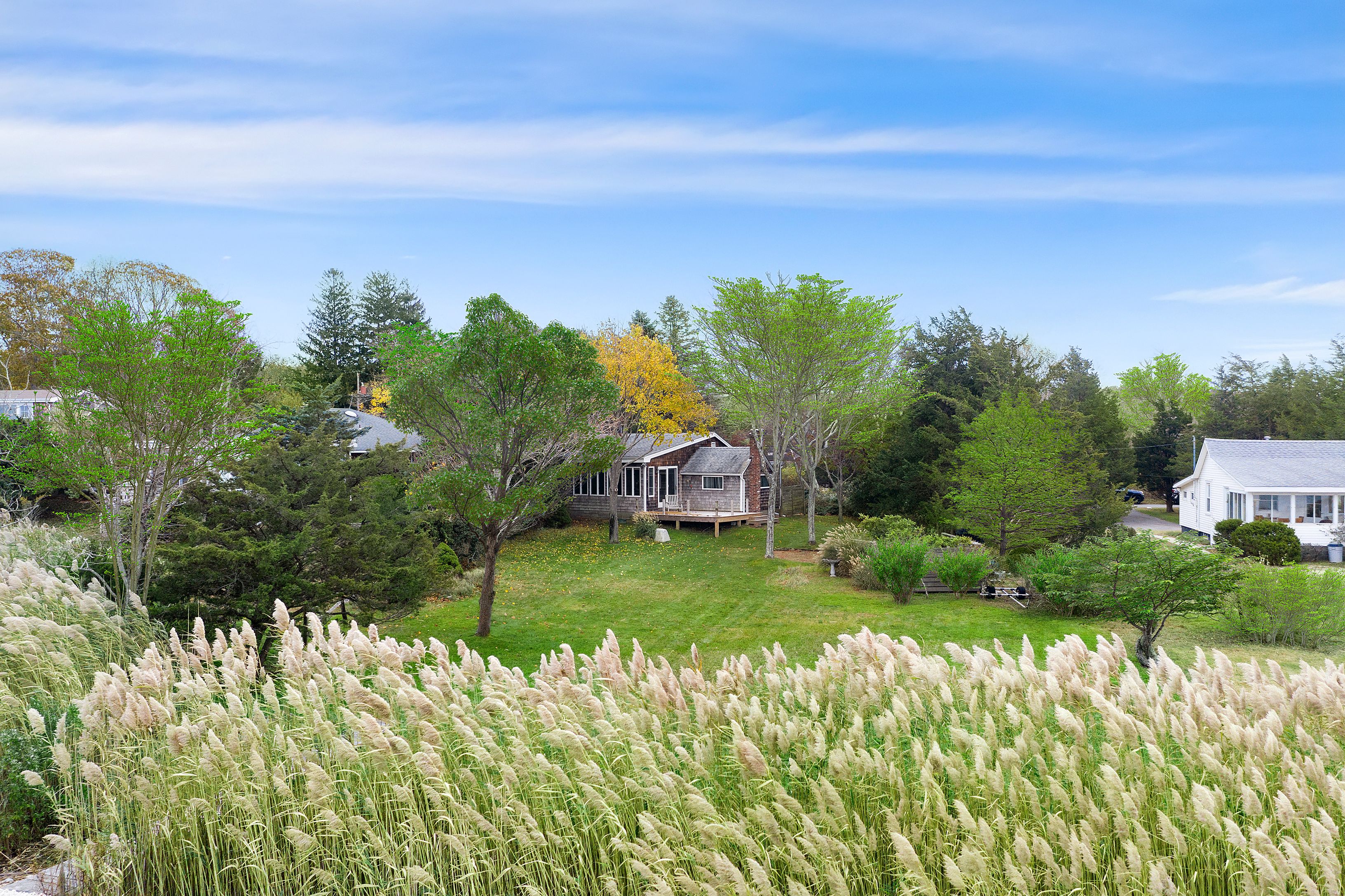 21 Breeze Hill Rd, East Hampton, NY 11937 Out East