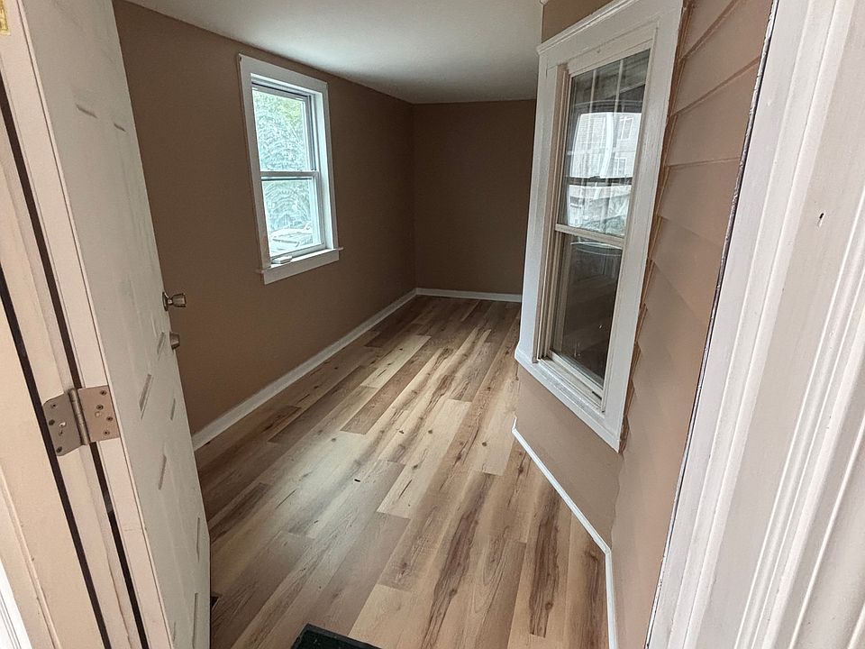 1st image of 33 Woodford St APT 1