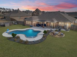 105 Whirlaway St, Waxahachie, TX 75165