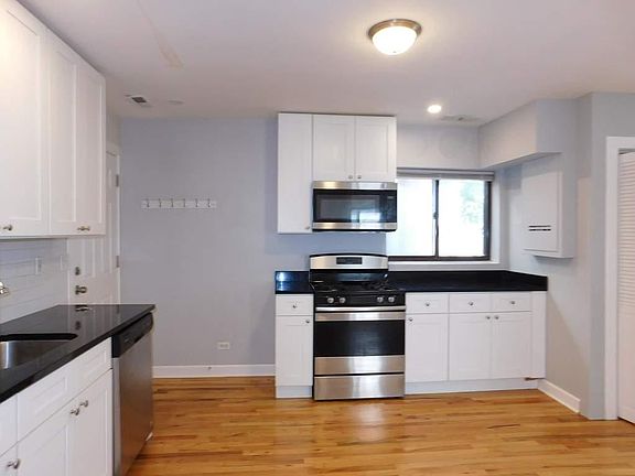 2nd image of 1851 W Chicago Ave APT 2r