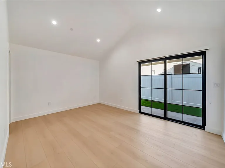 15741 Valerio St — Photo 22