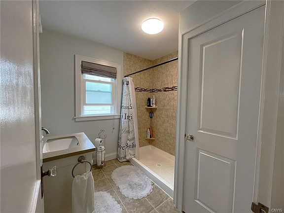 3rd image of 154 Wolcott Ave