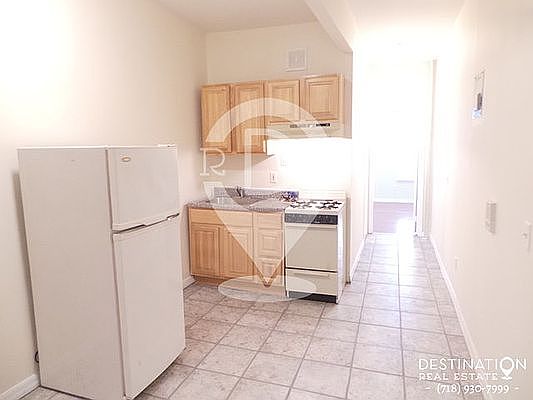 4th image of 30 Garnet St #2R