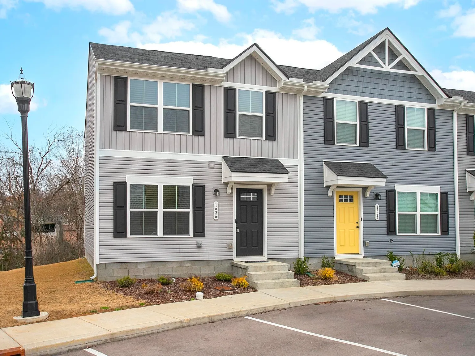 3 bed, 2.5 bath, 1220 sqft, $1,895 — Photo 1