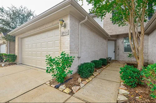 2934 Meadowglen Crst Photo 1