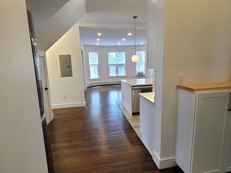 682 Whitney Ave #1 — Photo 6