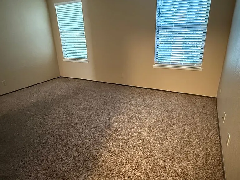731 Mikkelsen Dr — Photo 13