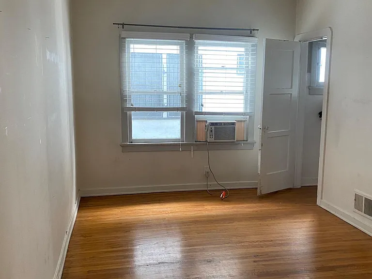 358 N Gardner St — Photo 4