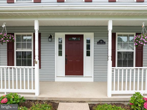 4th image of 94 Saddle Ridge Rd