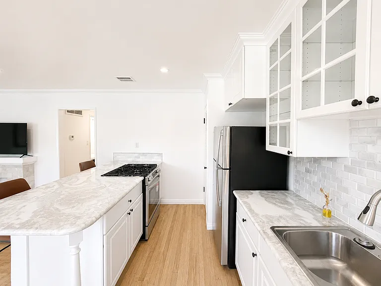 1028 12th St #204 — Photo 7
