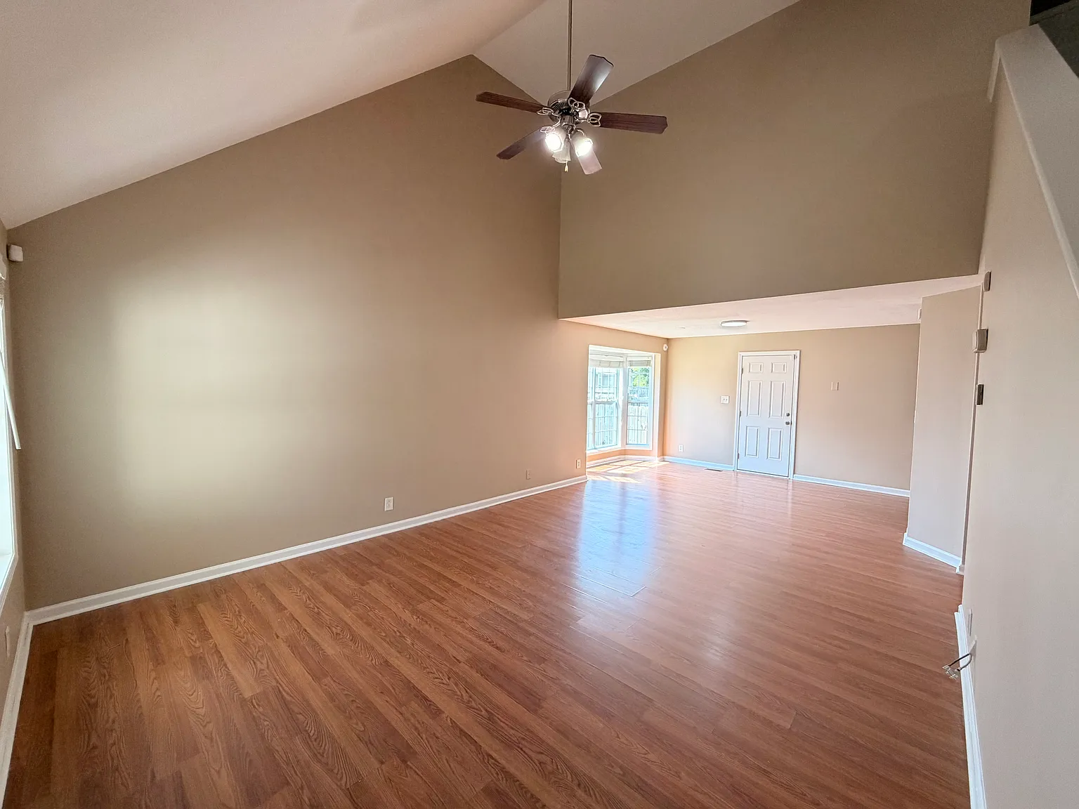 203 Alysheba Ct — Photo 3