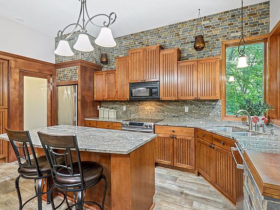 5th image of 19422 Whitetail Ln