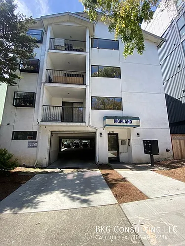 4237 8th Ave NE Photo 1