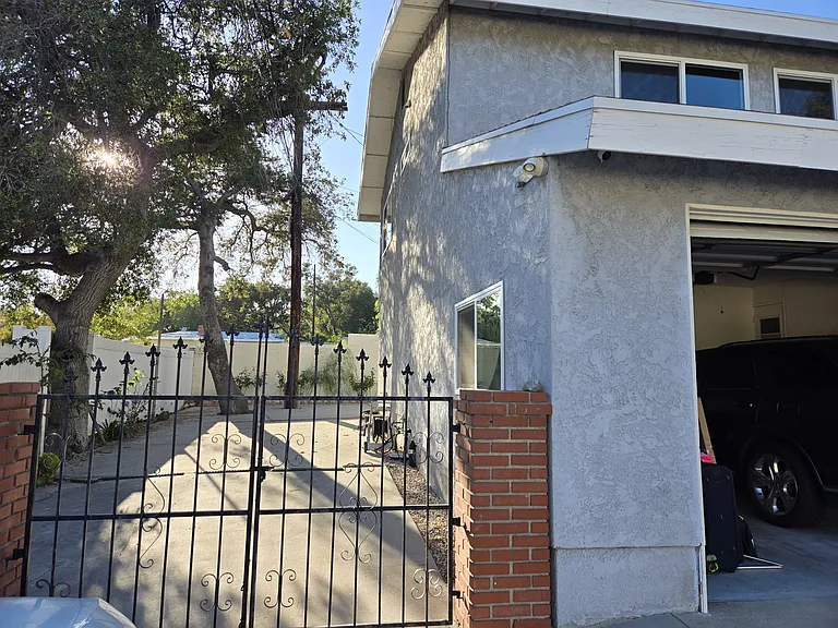 3439 1/2 Altura Ave — Photo 4