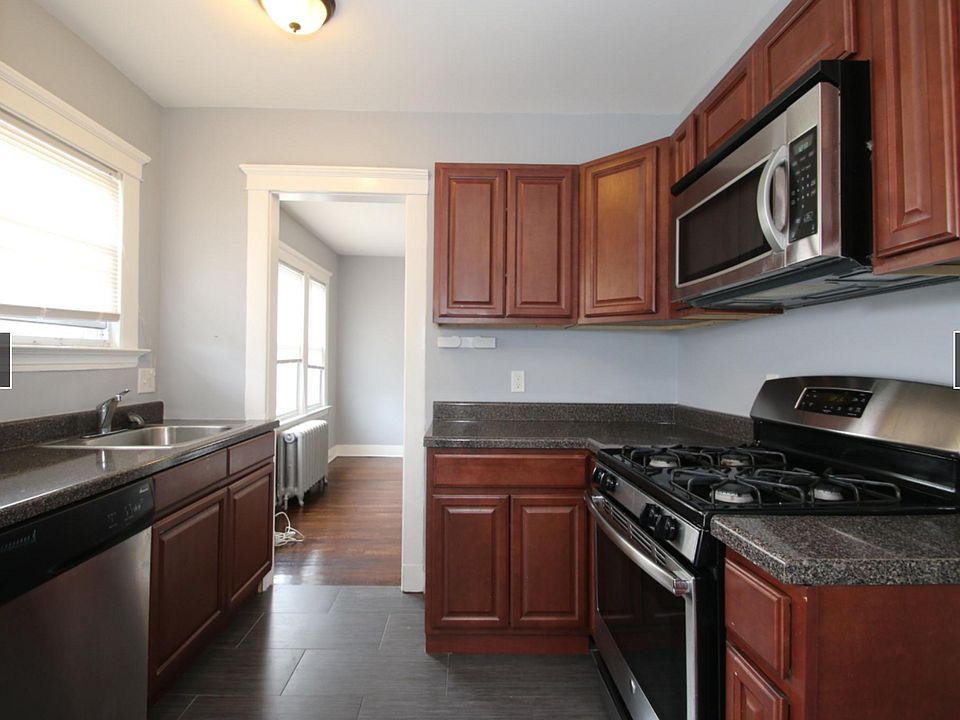 1st image of 123 Grafton St #3