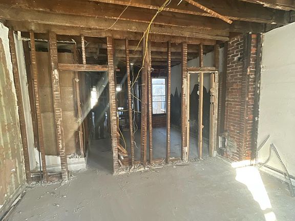 5th image of 2037 W Susquehanna Ave