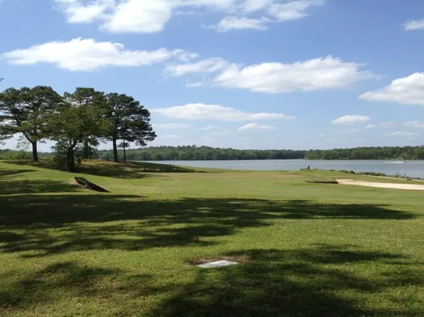 24462 Latrobe Dr, Huntsville, TX 77340