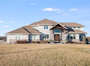 27106 Oakhaven Dr, Greenwood, MO 64034