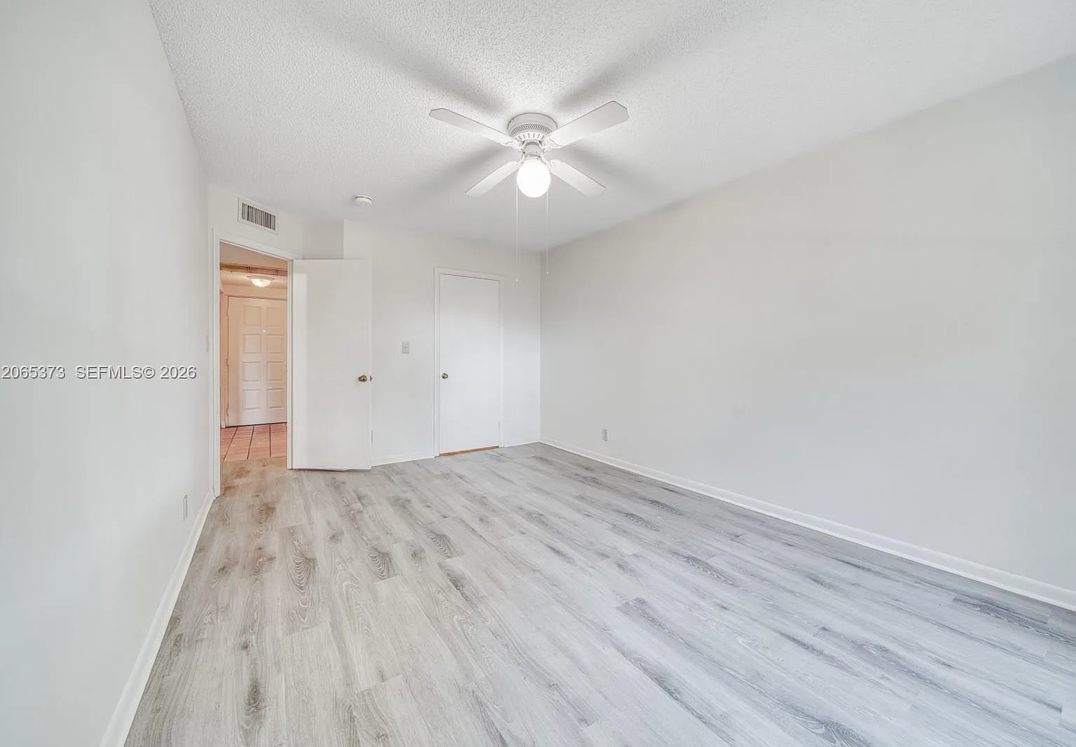 2 bed, 1036 sqft, $2,100 — Photo 4