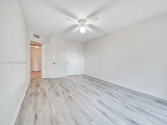4th image of 8290 Lake Dr #2