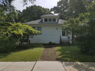 201 Elm St, Elgin, IL 60123